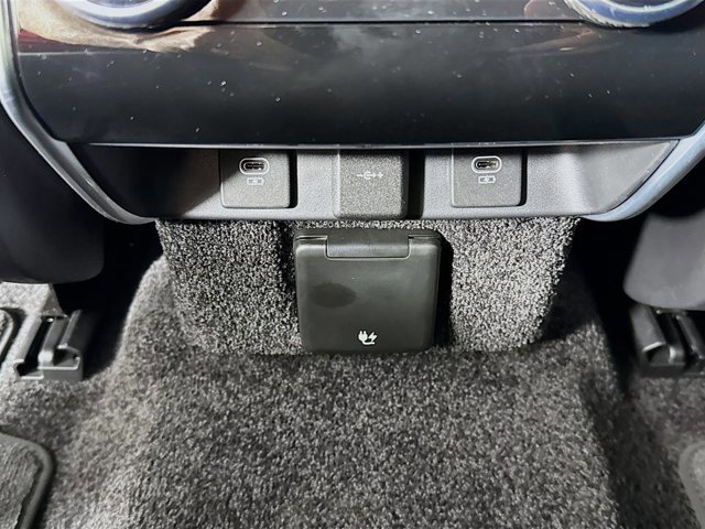 Used 2025 Land Rover Range Rover SE image 28