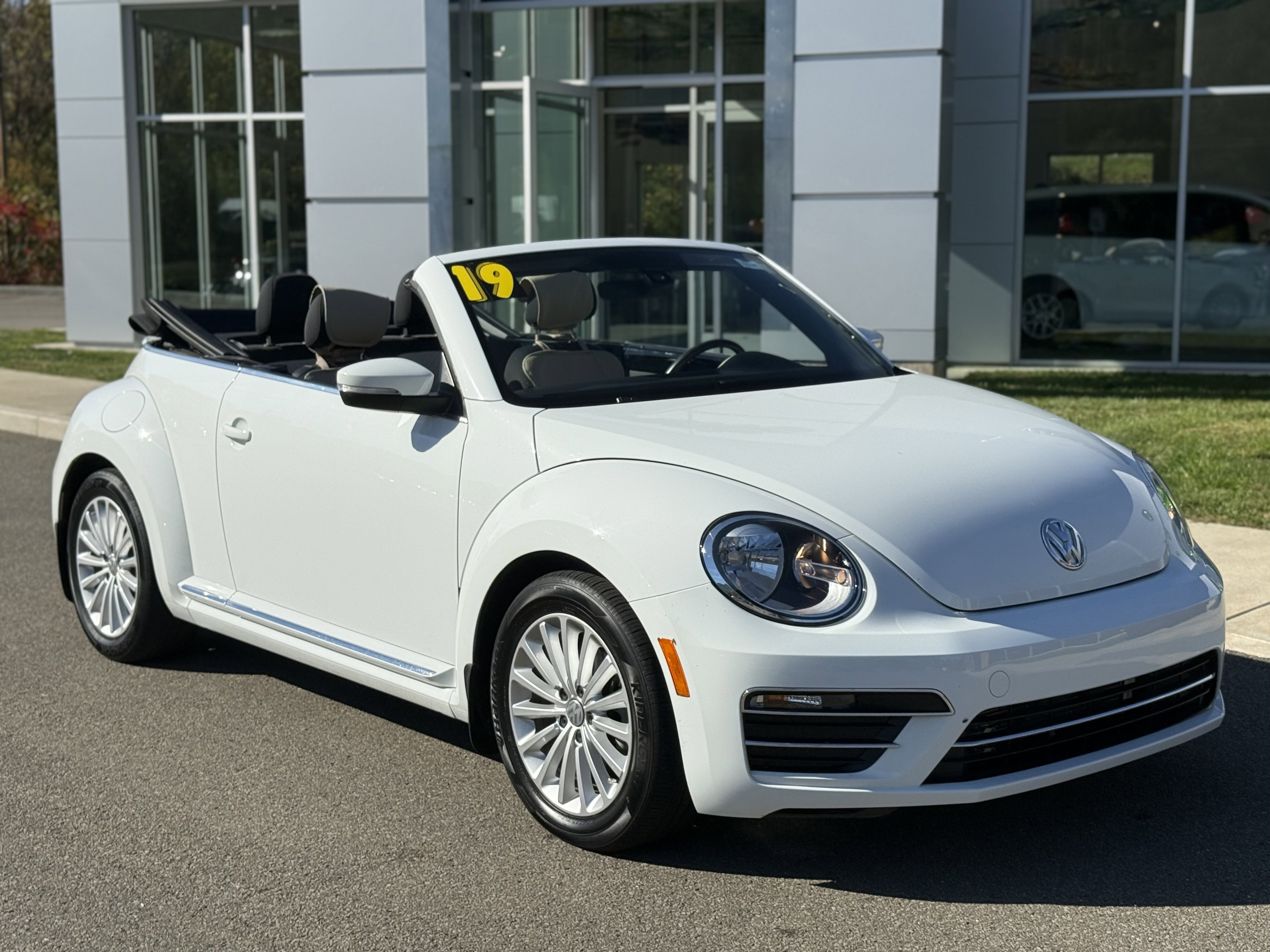 Used 2019 Volkswagen Beetle 2.0T image 1