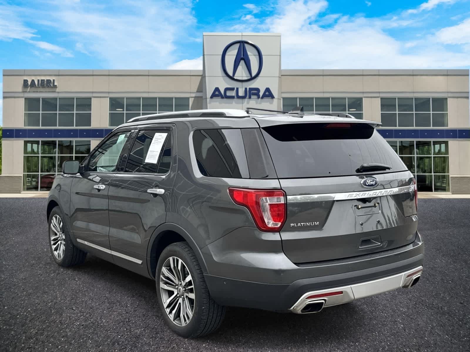Used 2017 Ford Explorer Platinum AWD/4WD image 3