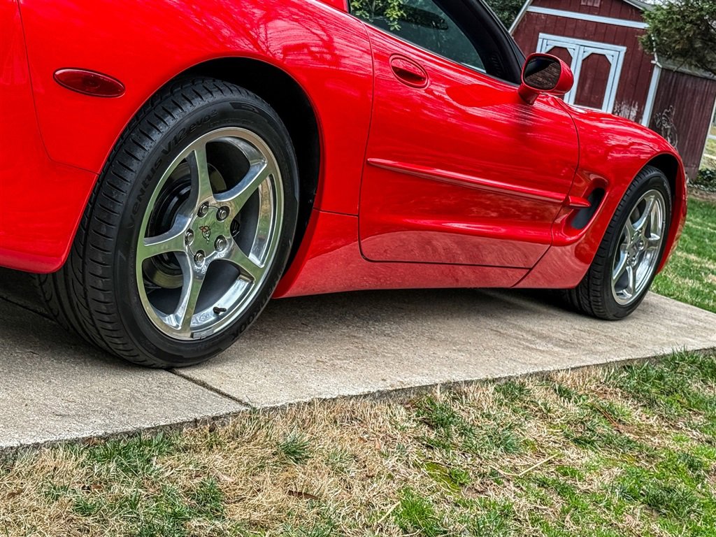 Used 2004 Chevrolet Corvette Coupe w/ Roof Package image 42