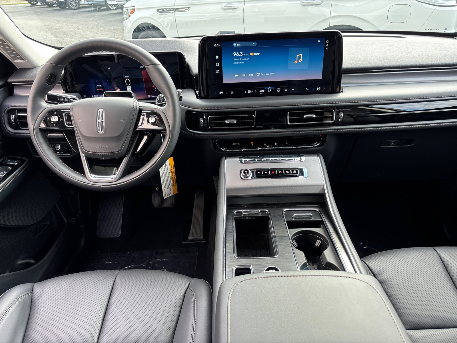 New 2026 Lincoln Aviator AWD image 29