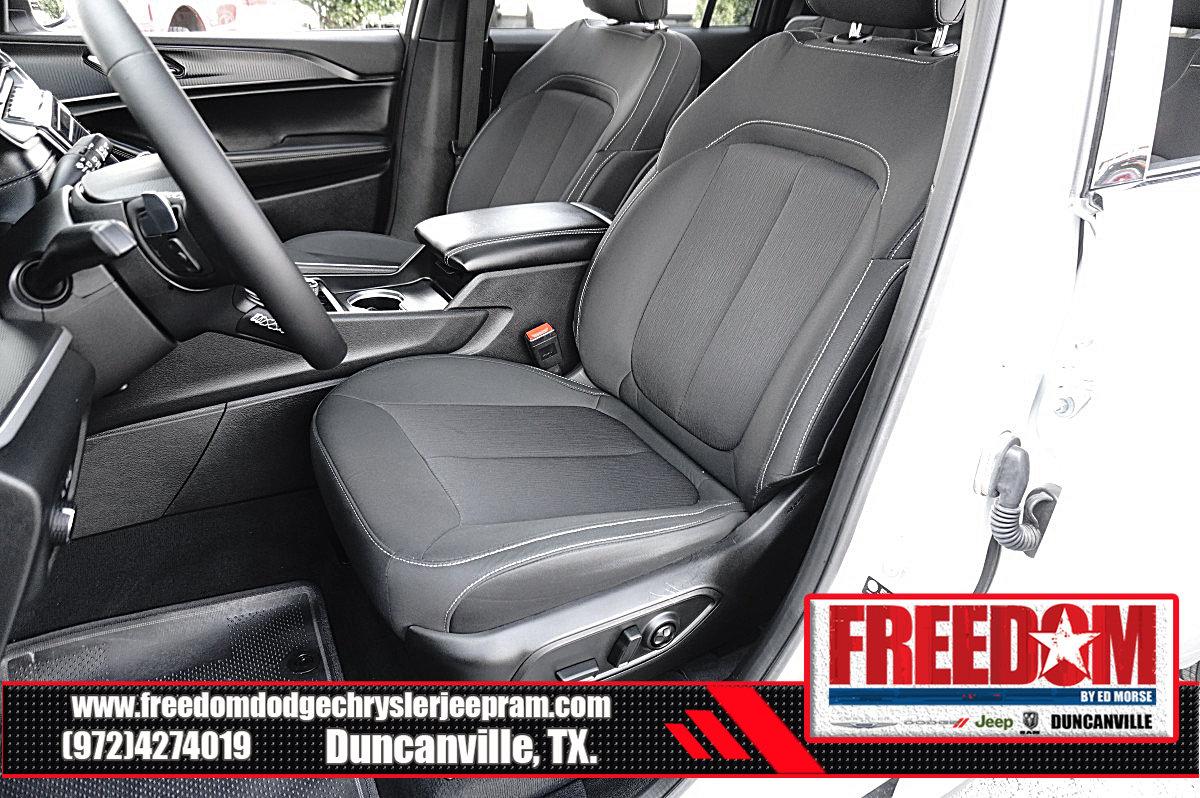 Certified 2025 Jeep Grand Cherokee L Laredo RWD image 13