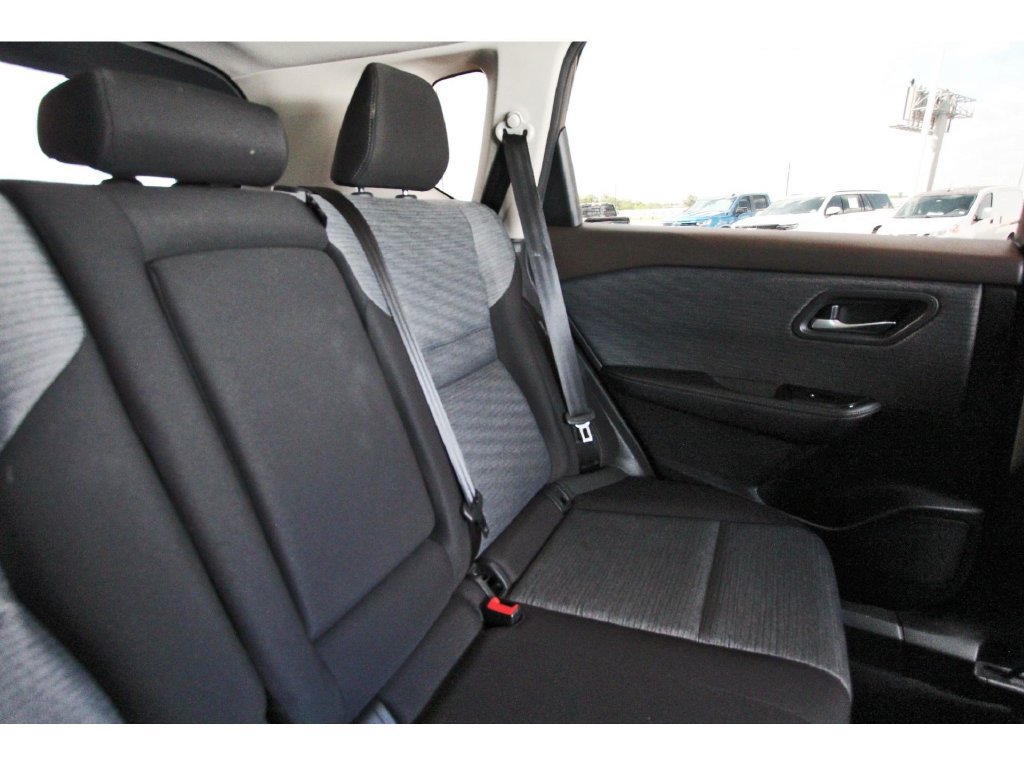 Used 2023 Nissan Rogue SV FWD image 13