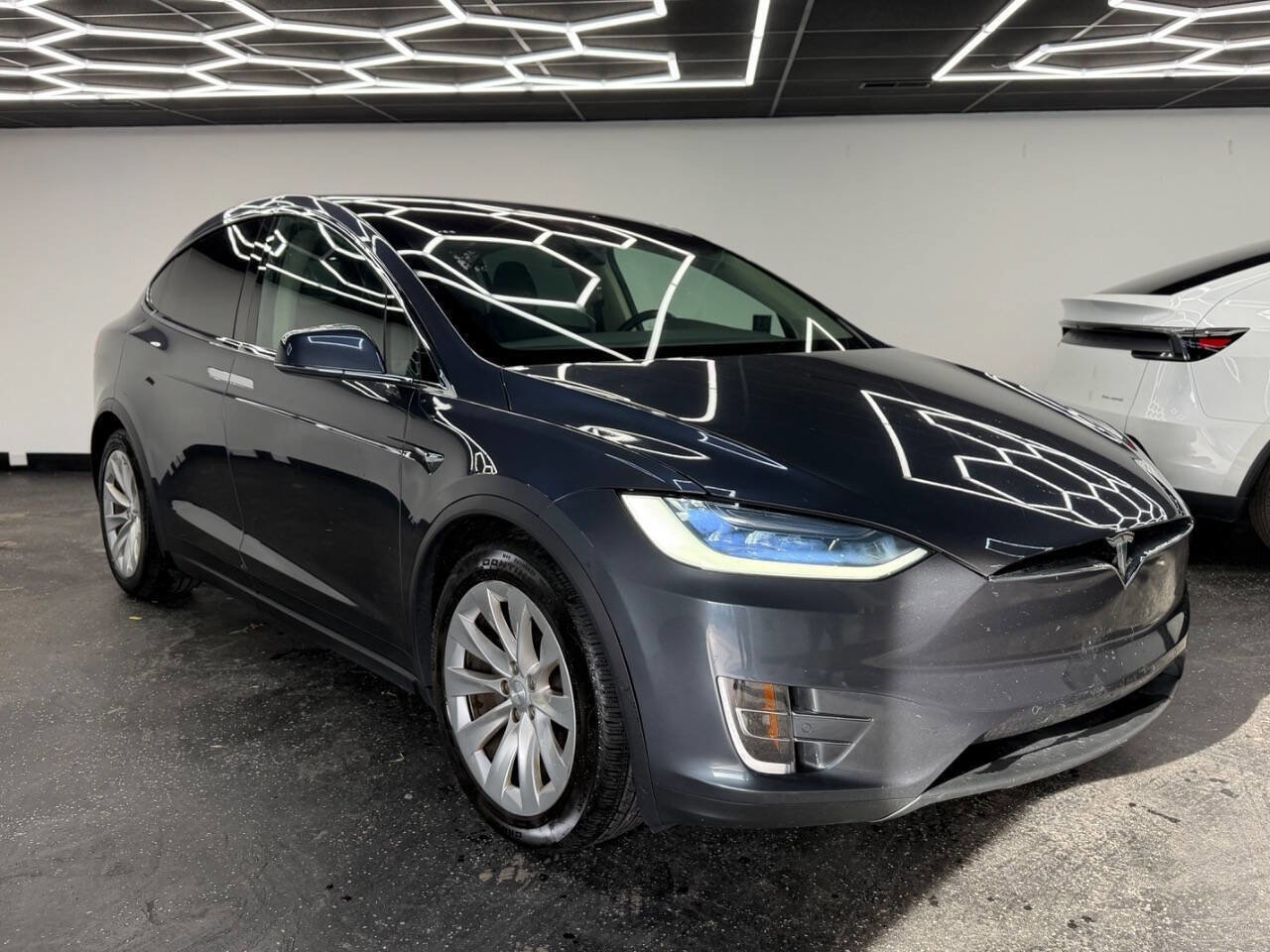 Used 2017 Tesla Model X 90D image 1