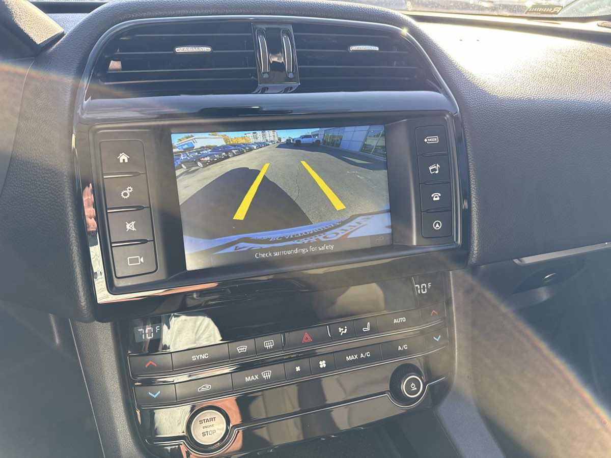 Used 2018 Jaguar F-PACE Premium image 27