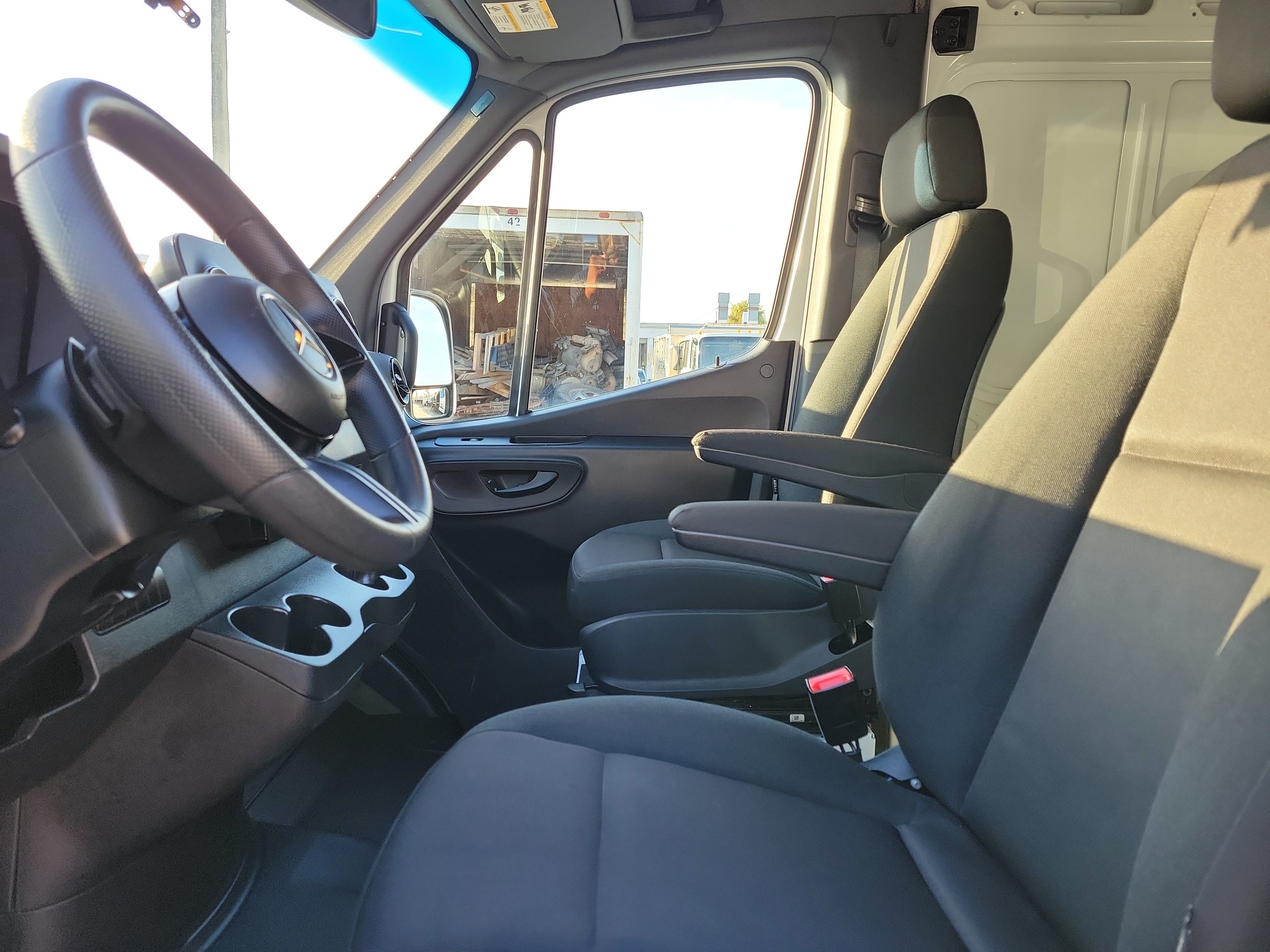 Used 2025 Mercedes-Benz Sprinter 2500 image 21