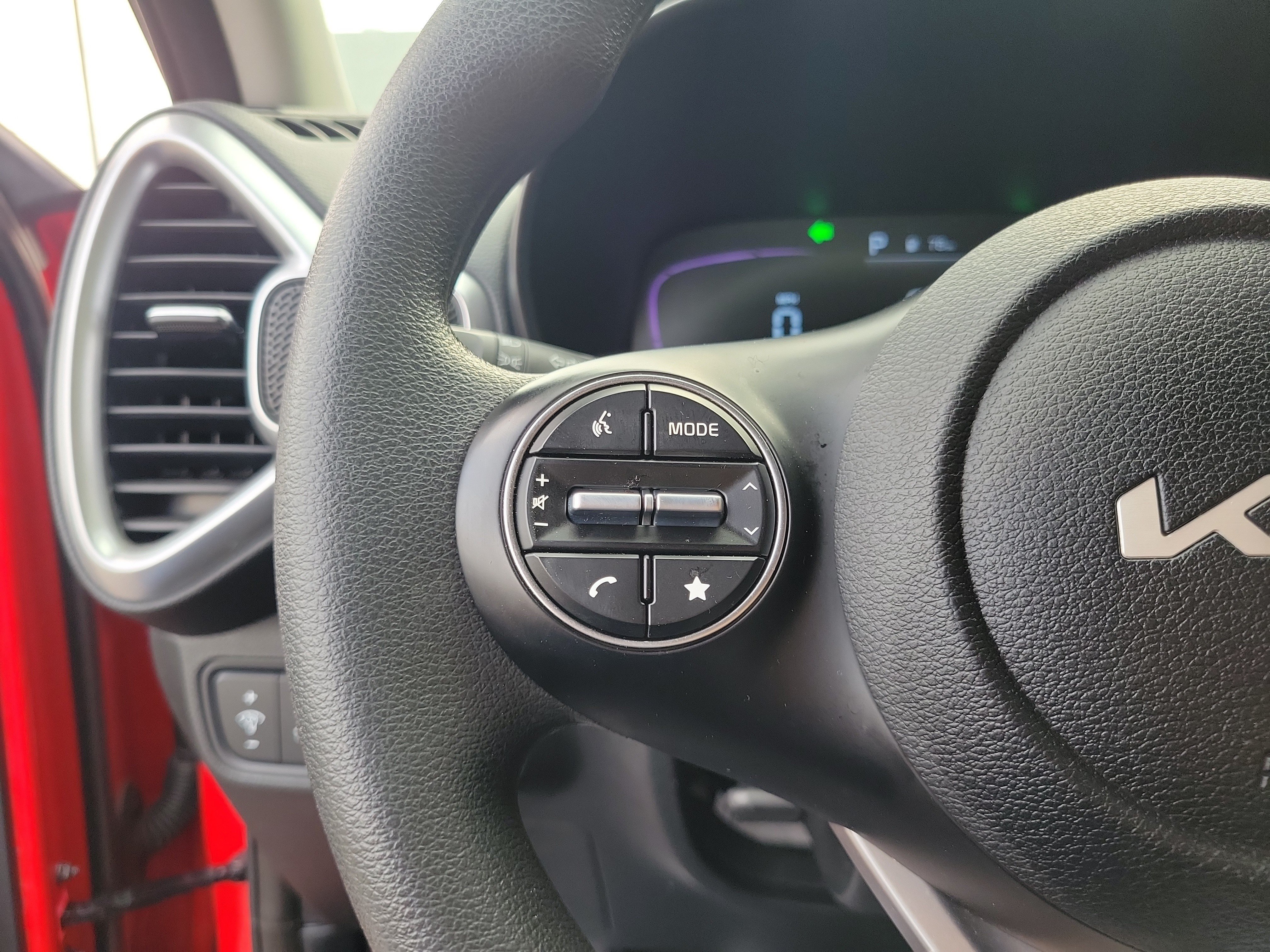 Used 2025 Kia Soul LX FWD image 22