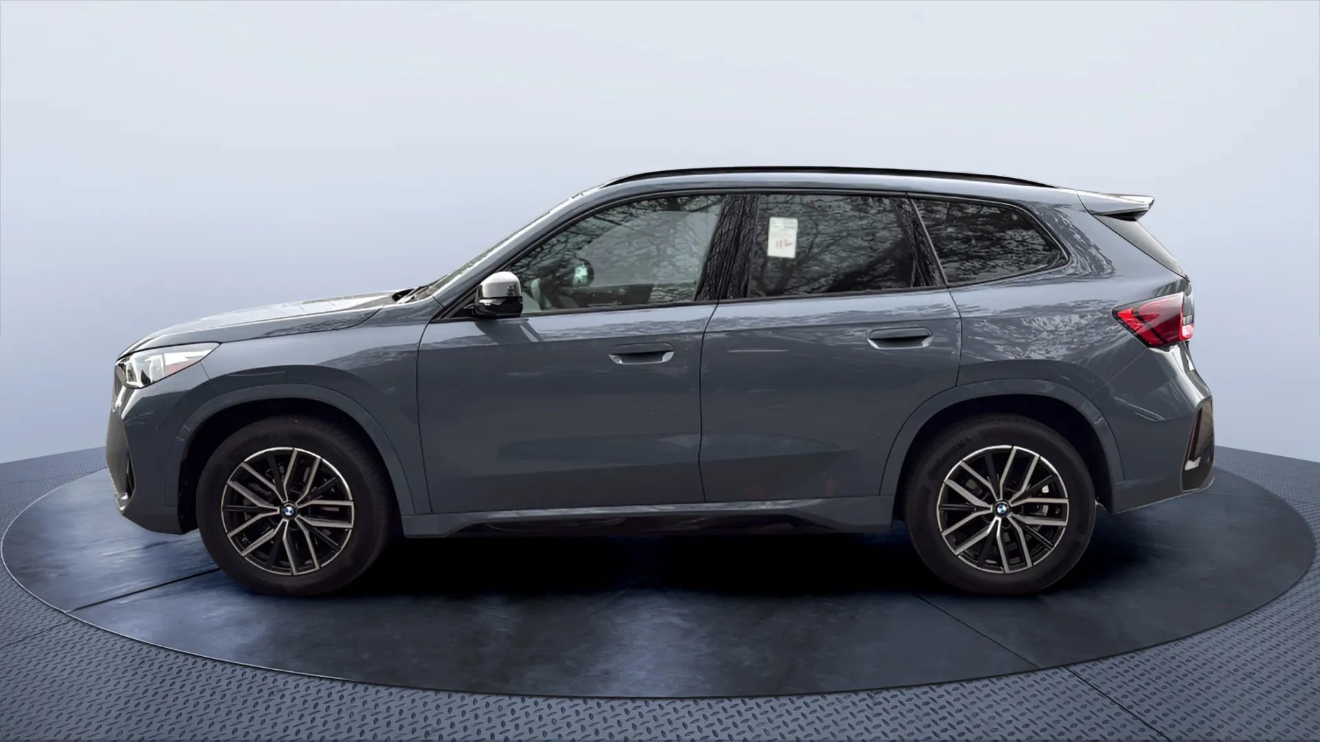 Used 2023 BMW X1 xDrive28i w/ Premium Package image 2