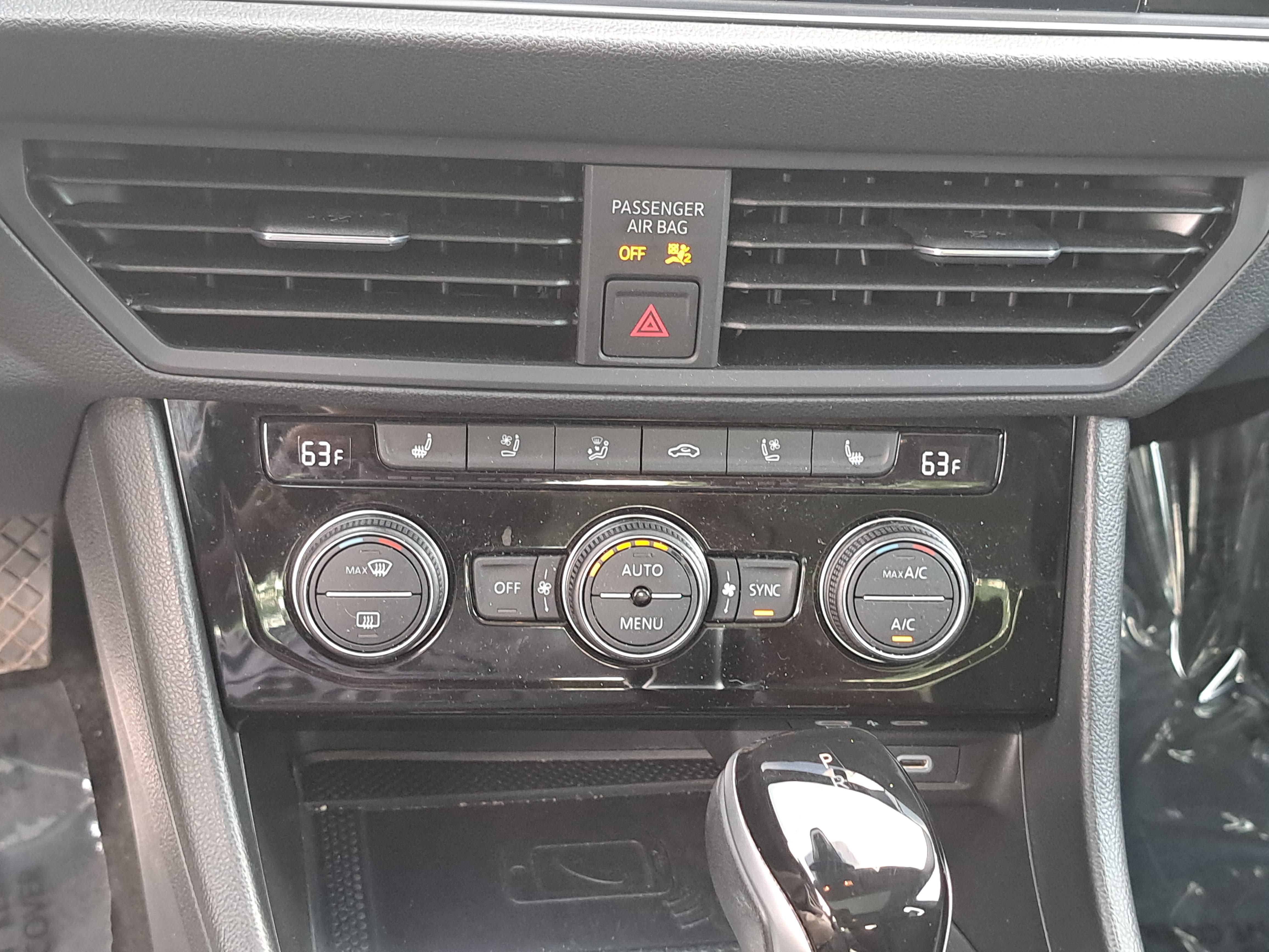 Certified 2024 Volkswagen Jetta SEL FWD image 20
