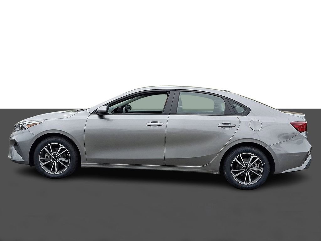 Used 2022 Kia Forte LXS FWD image 4