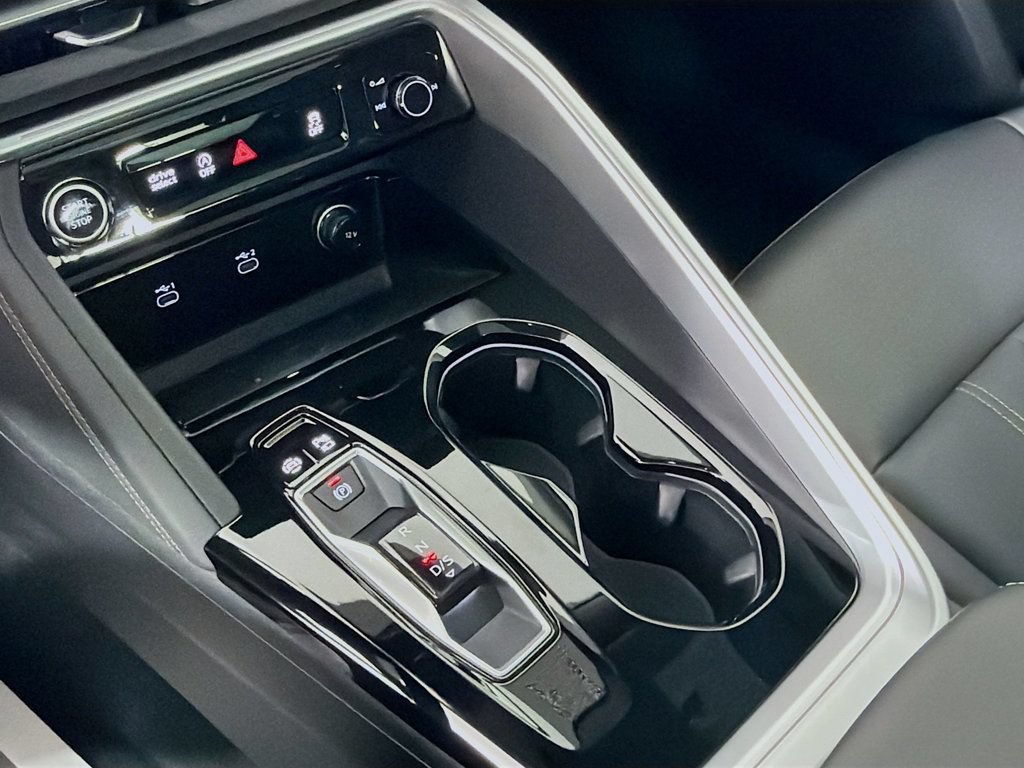 Certified 2025 Audi Q5 Premium Plus w/ Premium Plus AWD/4WD image 17