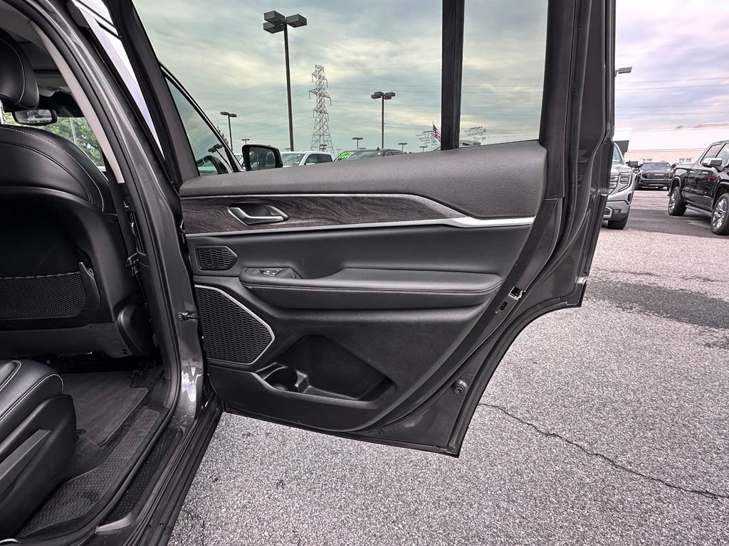 Used 2022 Jeep Grand Cherokee L Limited AWD/4WD image 18