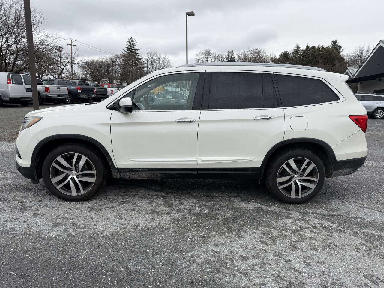 Used 2016 Honda Pilot Touring image 2