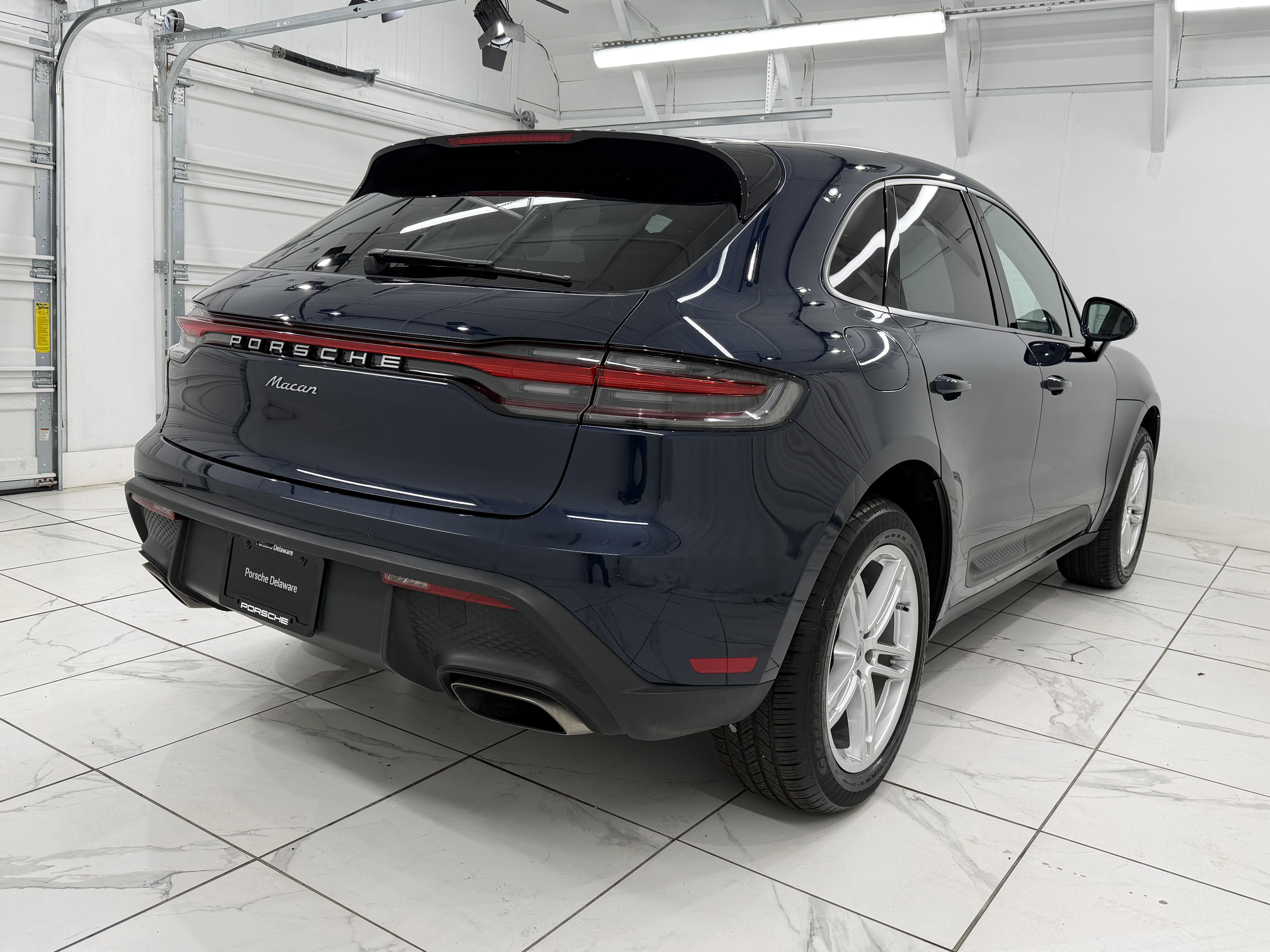 Certified 2022 Porsche Macan image 12
