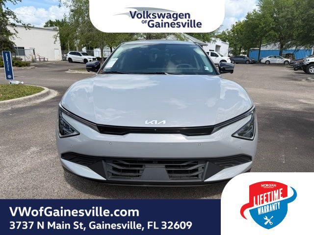 Used 2025 Kia EV6 Light w/ Light LR Technology Package image 2