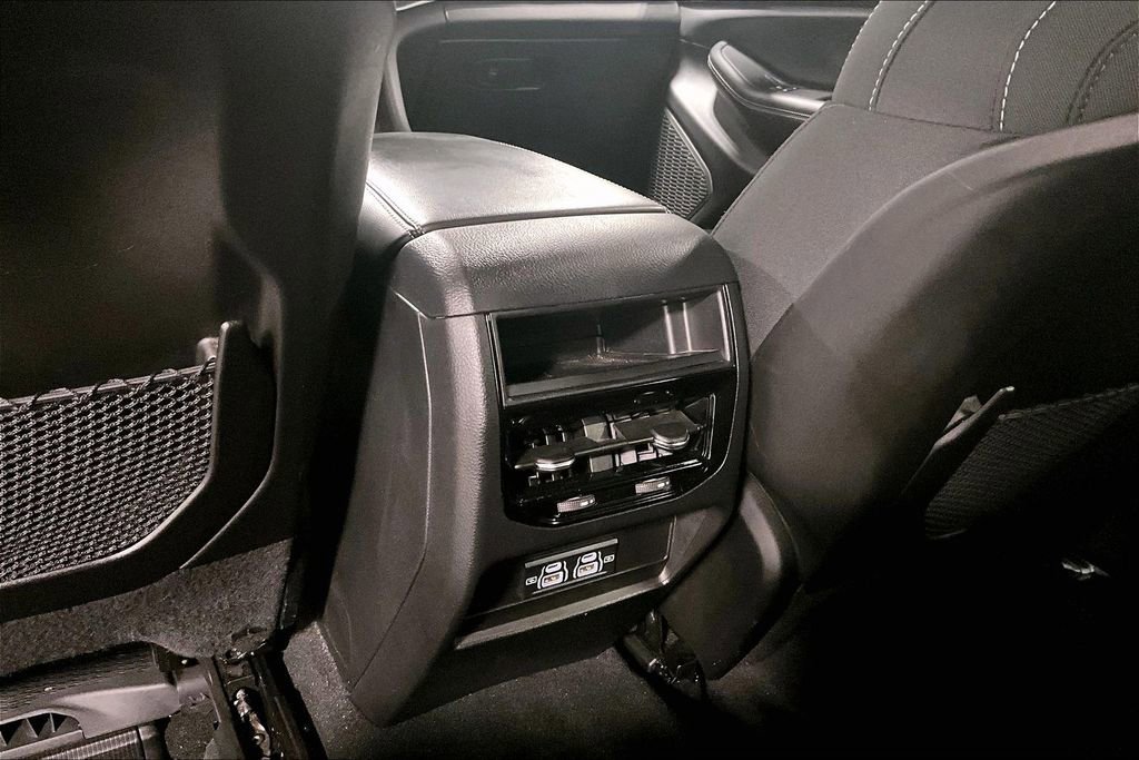 Used 2024 Jeep Grand Cherokee Laredo w/ Trailer Tow Package image 31