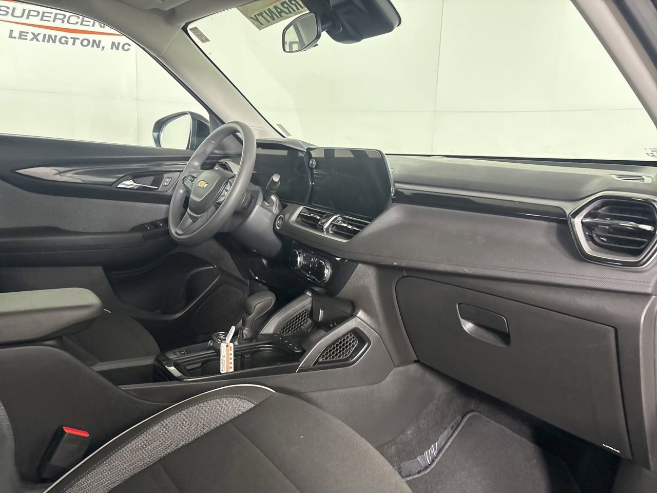 Used 2025 Chevrolet TrailBlazer LT AWD/4WD image 28