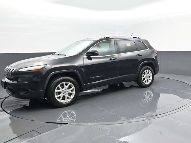 Used 2016 Jeep Cherokee Latitude w/ Cold Weather Group AWD/4WD image 2