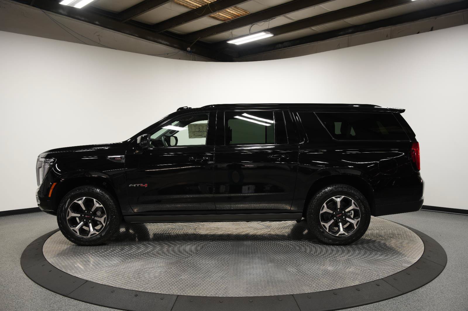 New 2026 GMC Yukon XL AT4 w/ AT4 Premium Plus Package AWD/4WD image 7