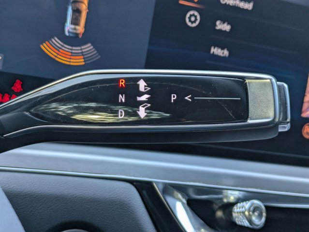 Used 2024 Cadillac Lyriq Luxury image 15