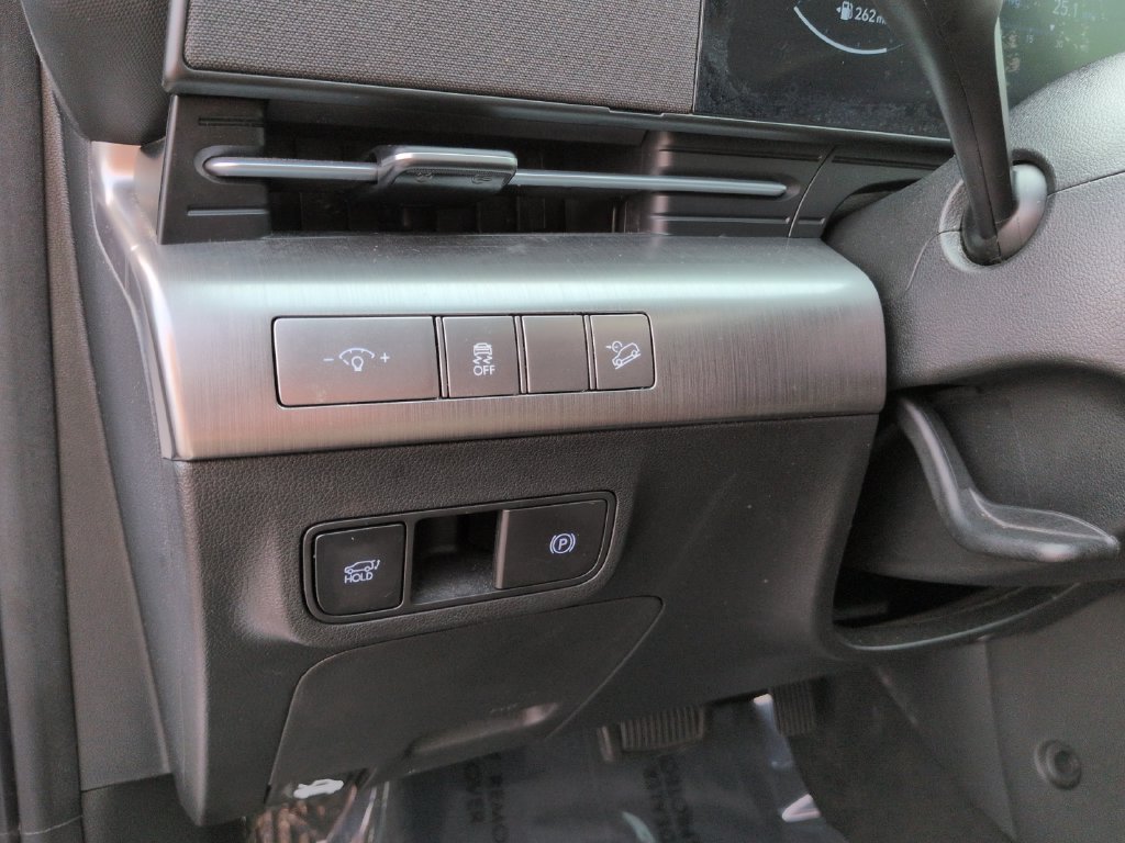 Used 2024 Hyundai Kona Limited FWD image 25