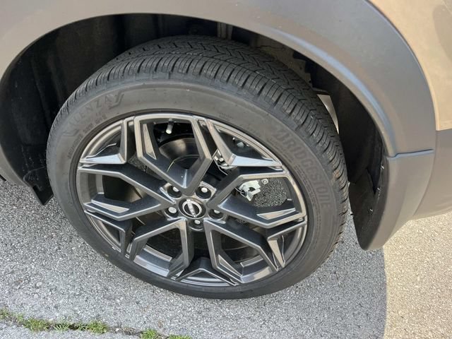New 2025 Nissan Kicks SR w/ SR Premium Package FWD image 11