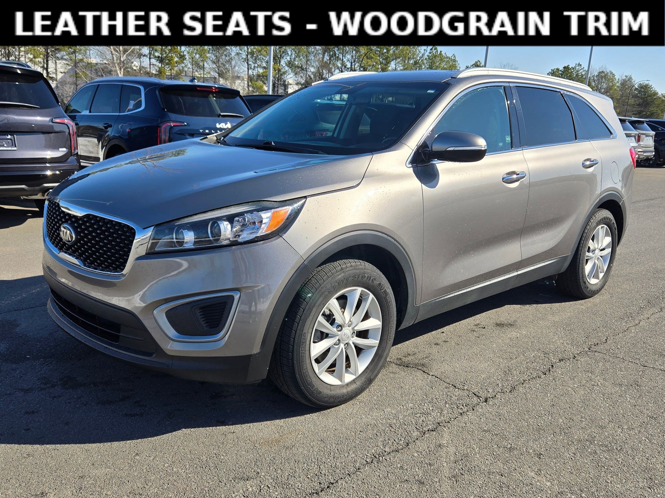 Used 2017 Kia Sorento LX w/ LX Convenience Package image 3