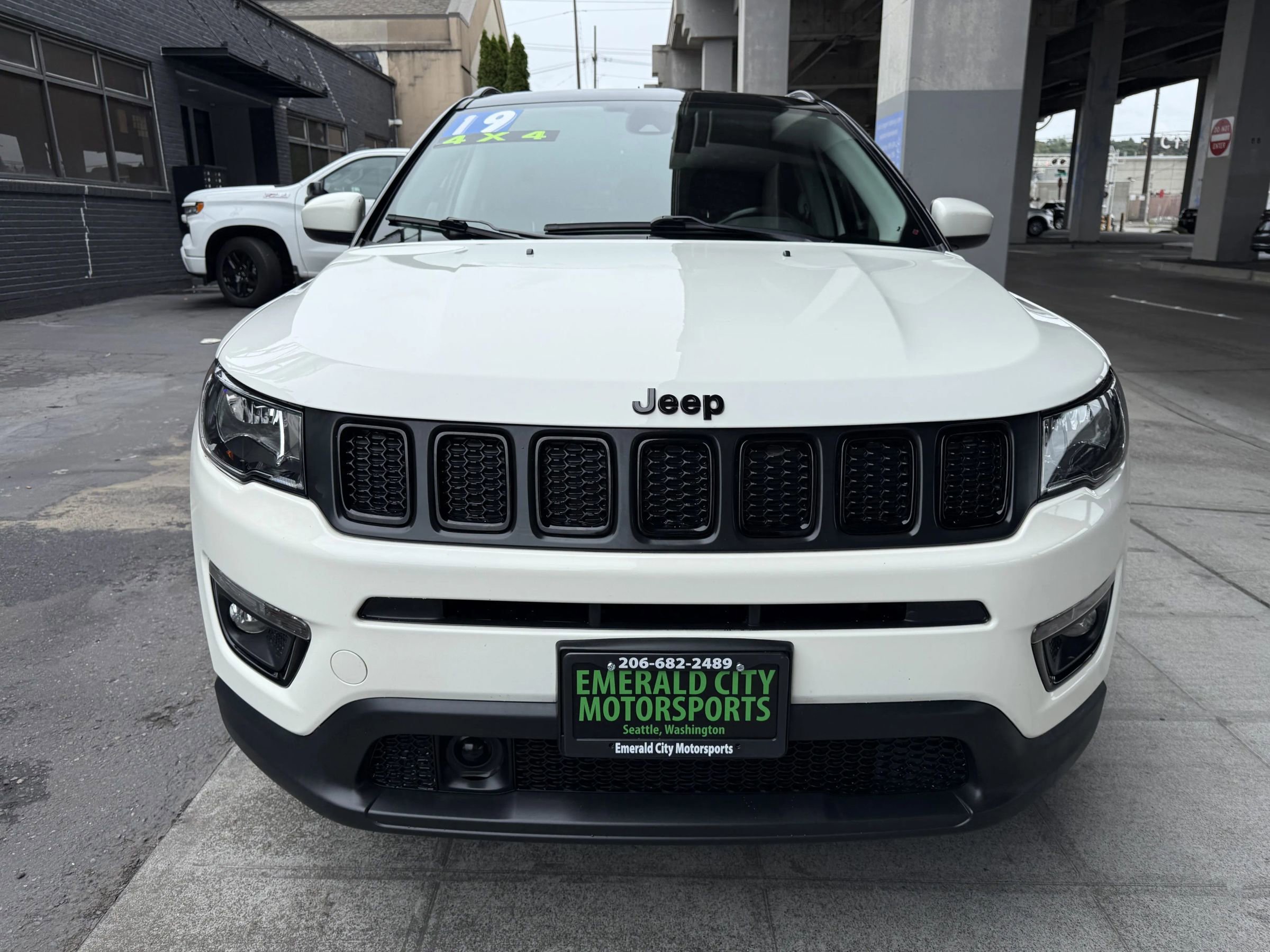 Used 2019 Jeep Compass Latitude image 2