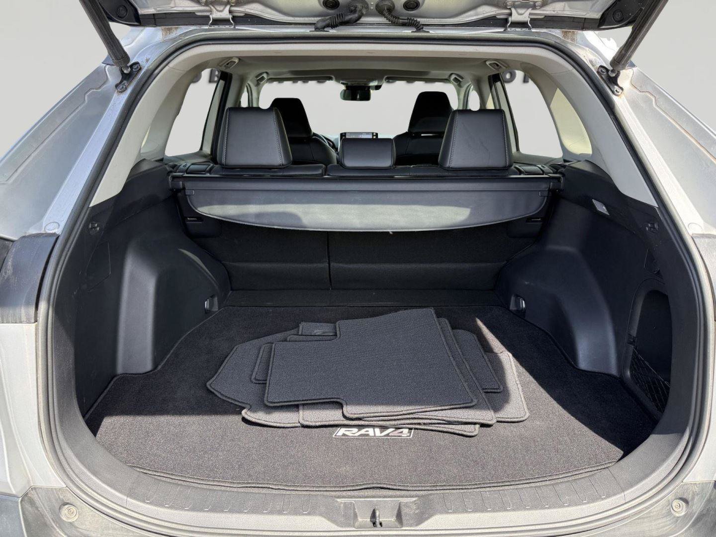 Used 2019 Toyota RAV4 Limited w/ Carpet Mat Package AWD/4WD image 28