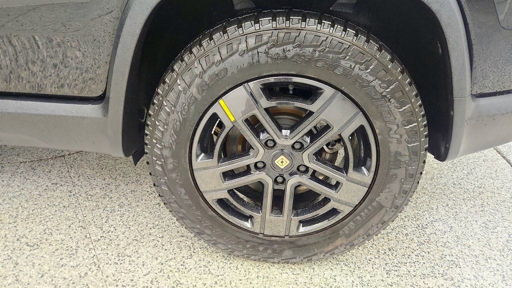 Used 2024 Rivian R1S Adventure image 9