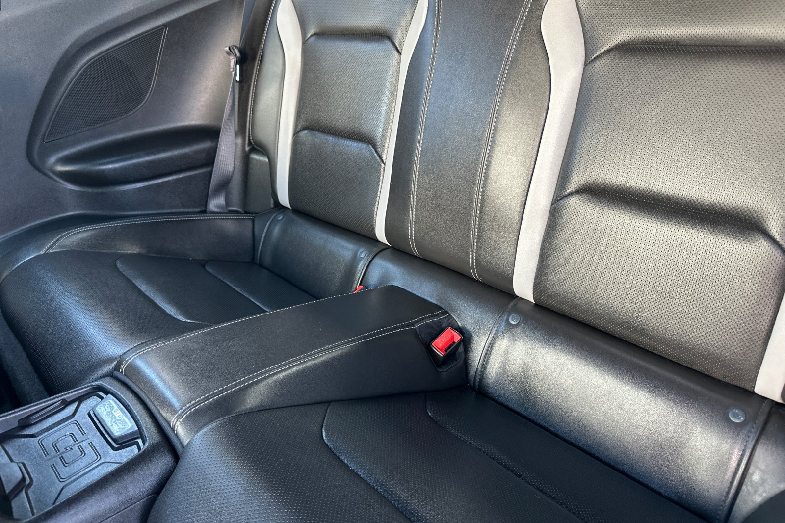 Used 2016 Chevrolet Camaro LT RWD image 14