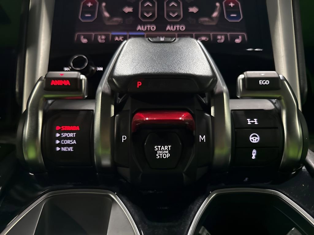 Used 2019 Lamborghini Urus AWD/4WD image 18