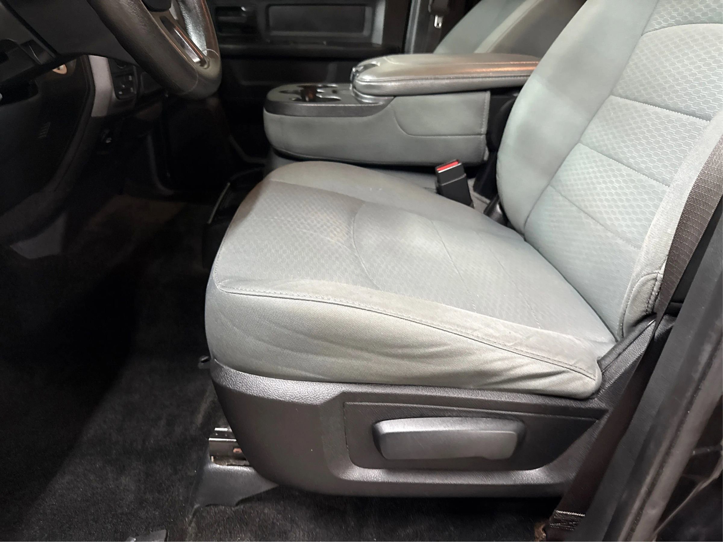 Used 2015 RAM 1500 Express AWD/4WD image 30