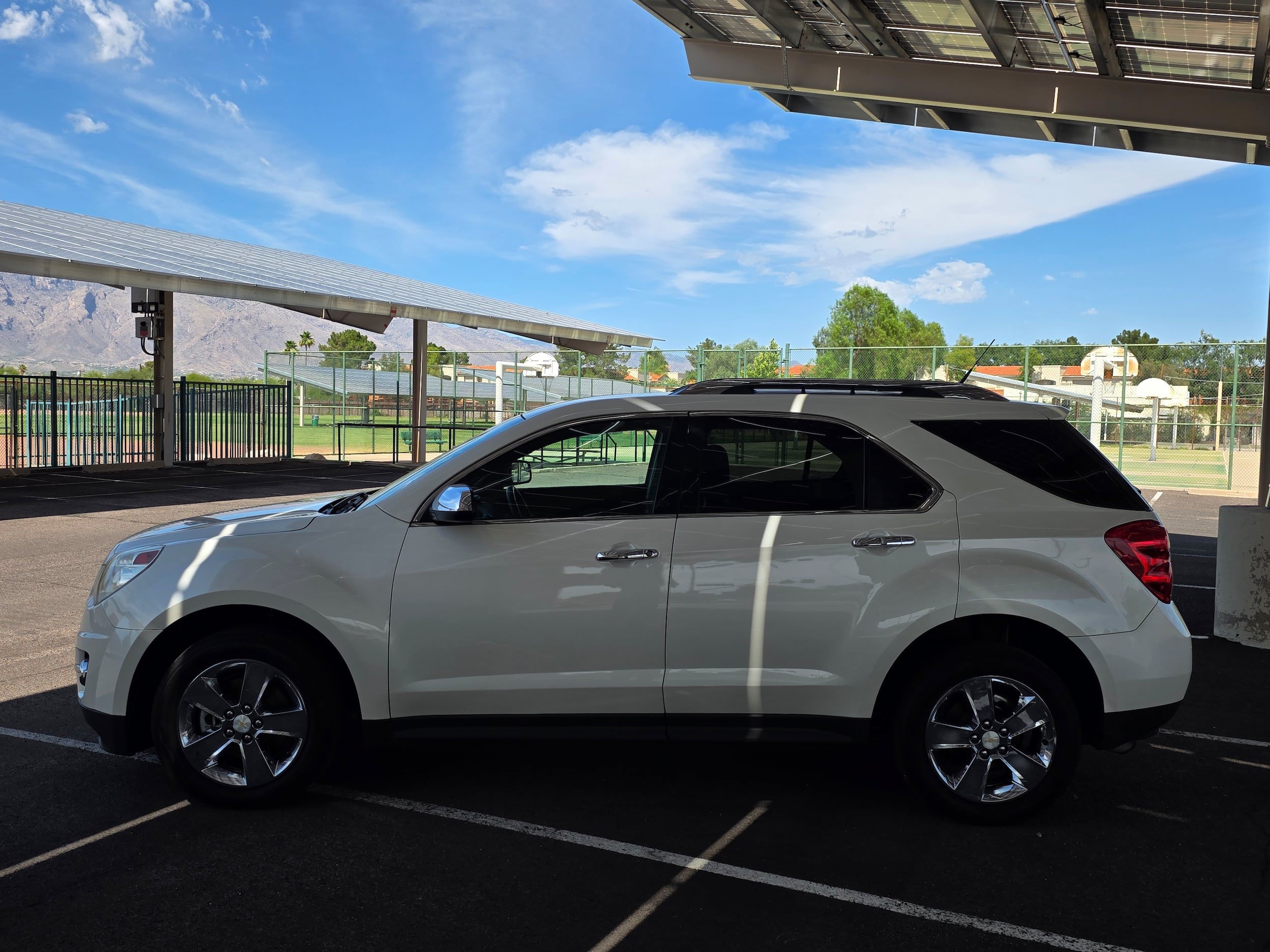 Used 2013 Chevrolet Equinox LTZ FWD image 2