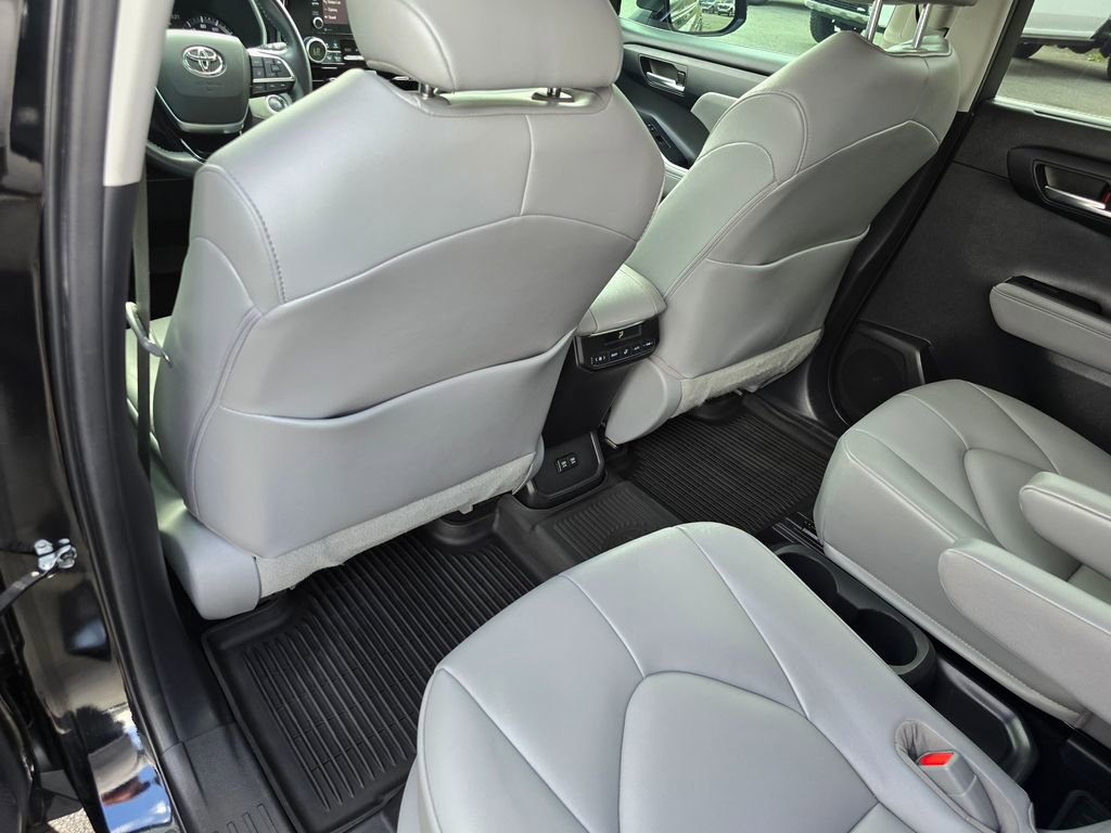 Used 2021 Toyota Highlander XLE image 27
