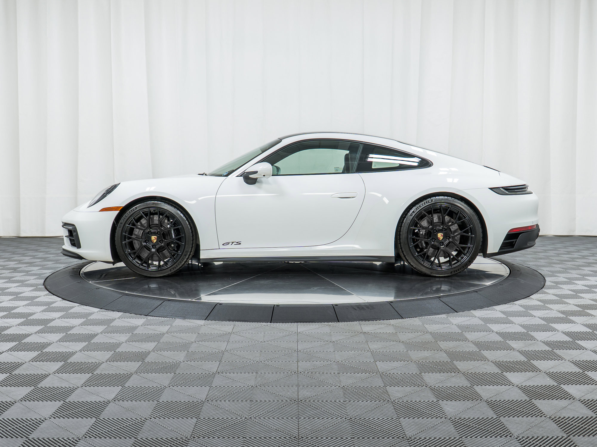 Certified 2024 Porsche 911 Carrera GTS image 2