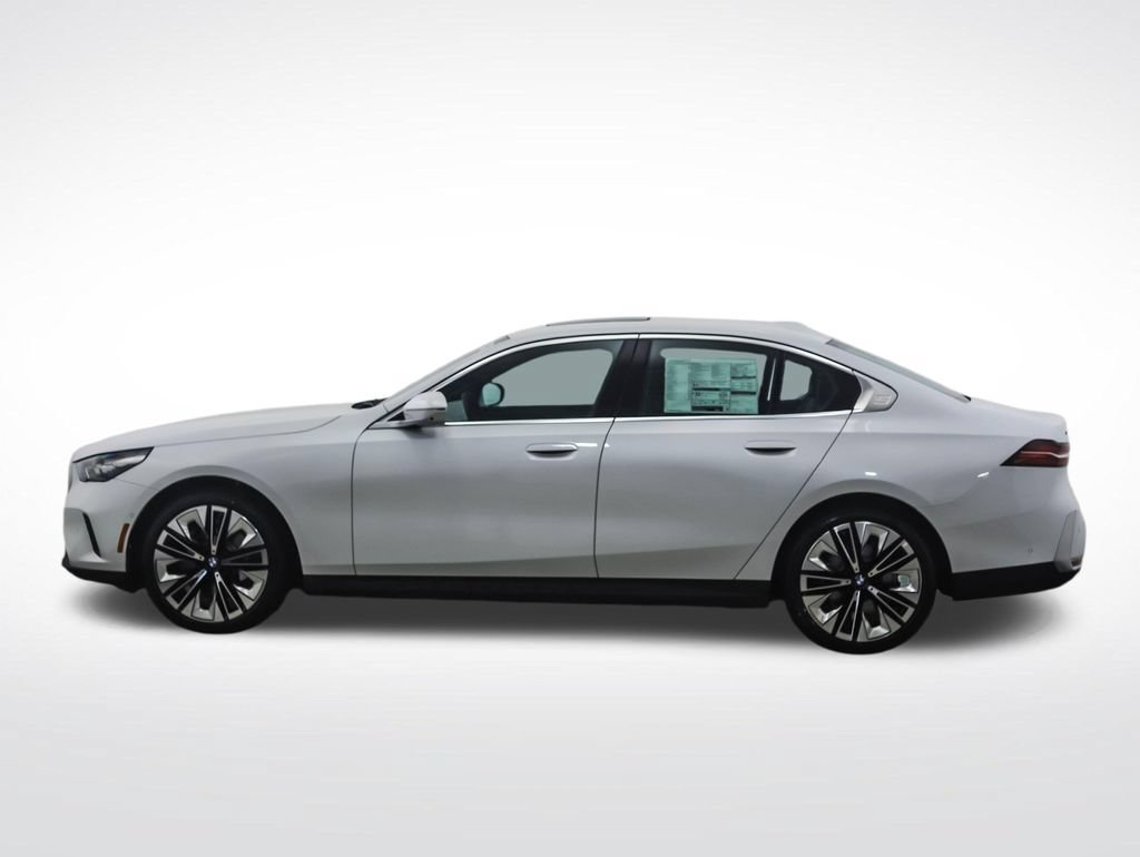 Used 2026 BMW 530i xDrive w/ Premium Package AWD/4WD image 2
