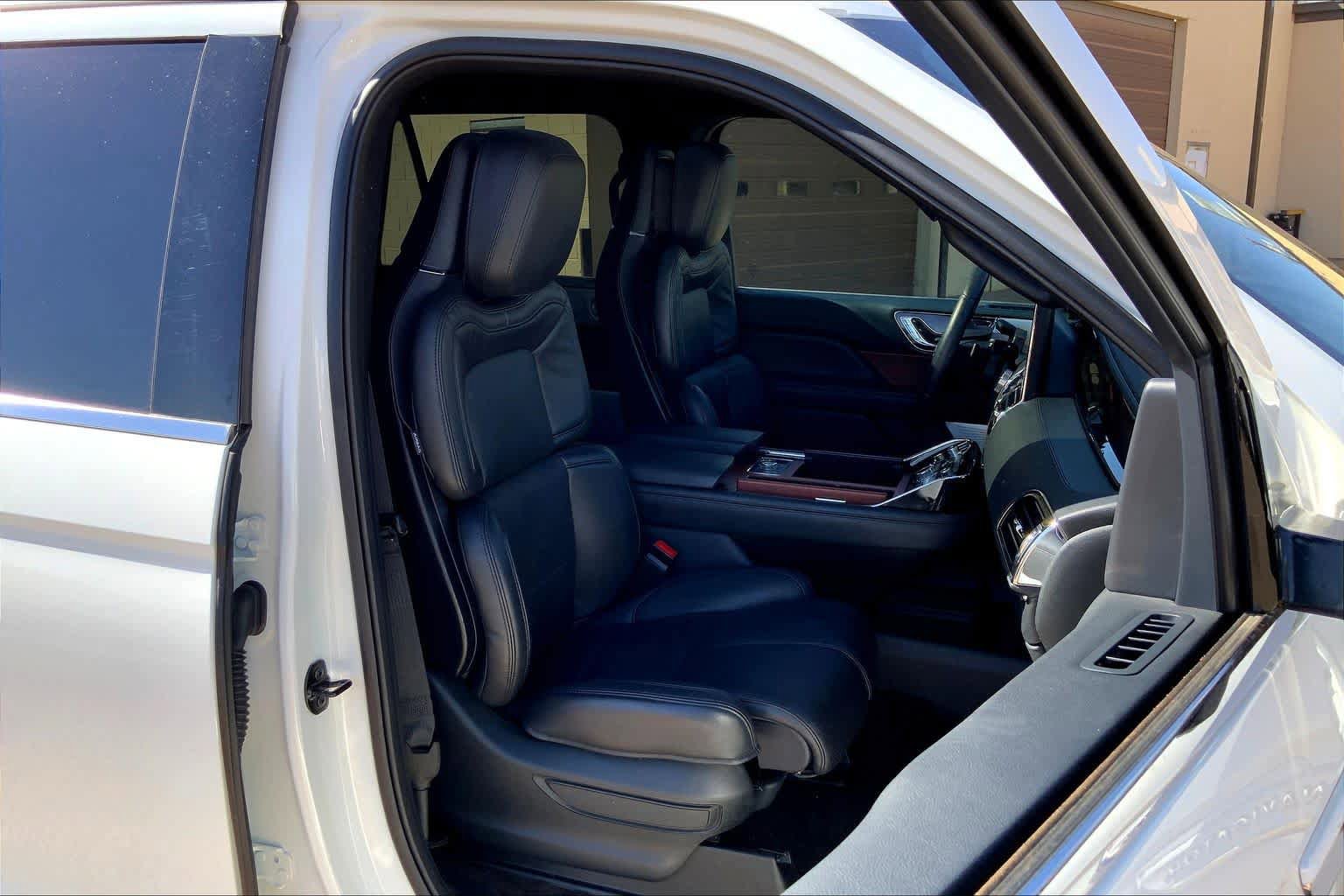 Used 2024 Lincoln Navigator Reserve image 9