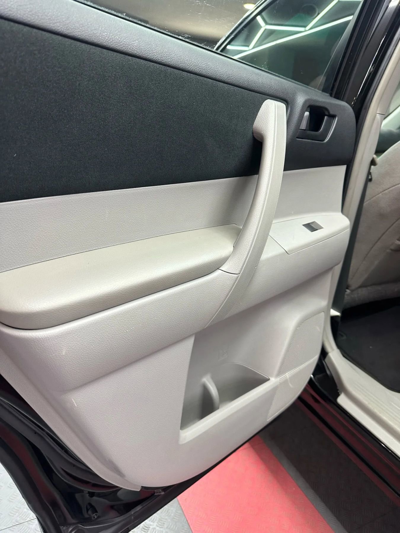 Used 2013 Toyota Highlander SE image 20