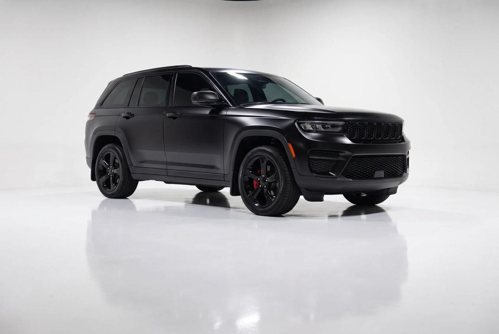 Used 2023 Jeep Grand Cherokee Altitude AWD/4WD image 10