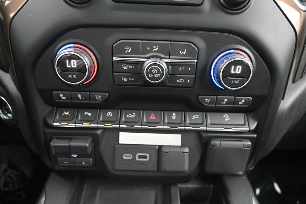 Used 2019 Chevrolet Silverado 1500 High Country w/ Technology Package AWD/4WD image 19