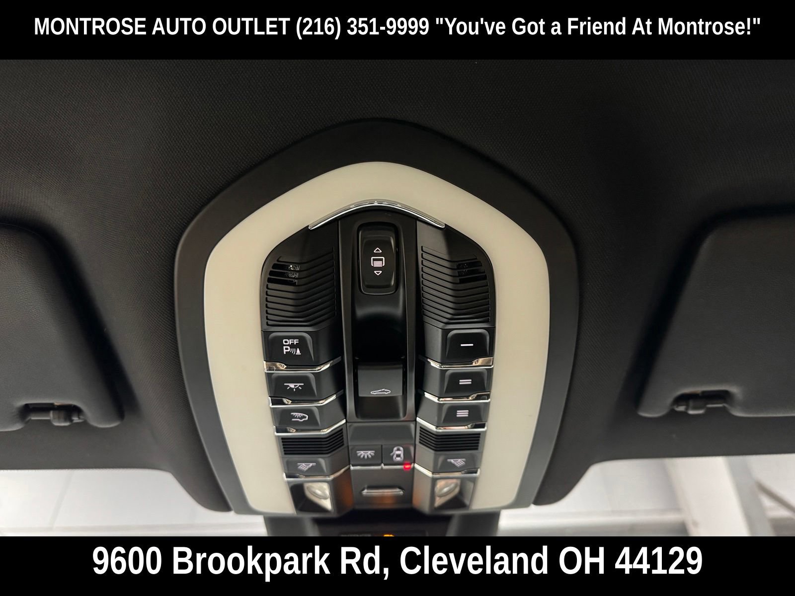 Used 2020 Porsche Macan AWD/4WD image 30