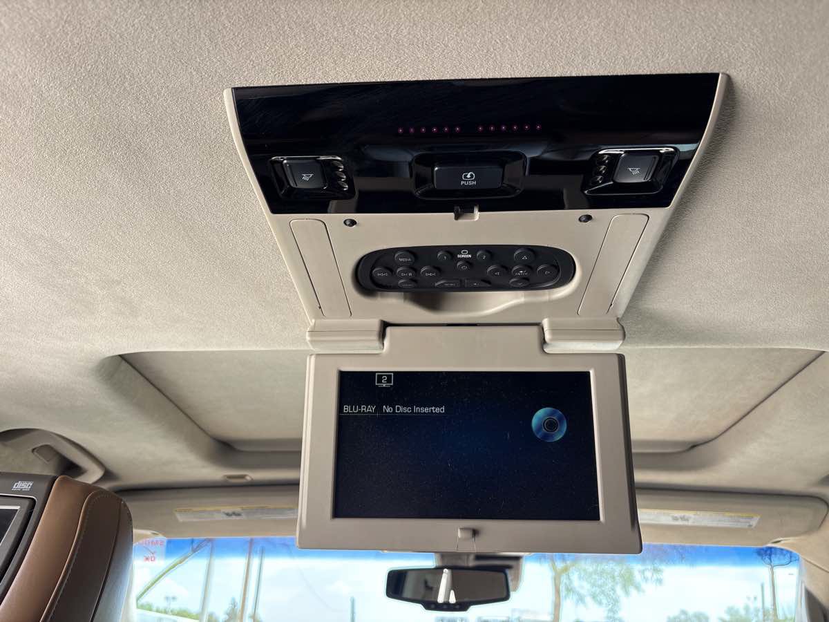 Used 2016 Cadillac Escalade Platinum AWD/4WD image 15
