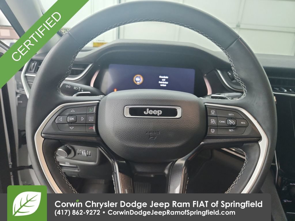 Used 2023 Jeep Grand Cherokee Laredo AWD/4WD image 21