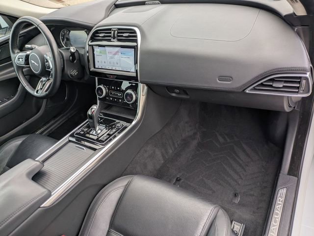 Used 2020 Jaguar XE S image 19