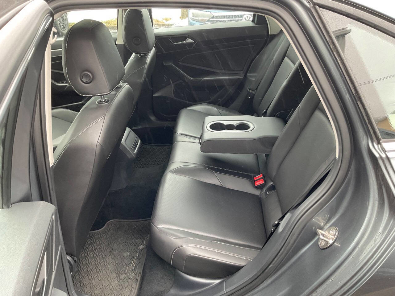 Used 2020 Volkswagen Jetta SE w/ SE Cold Weather Package image 12