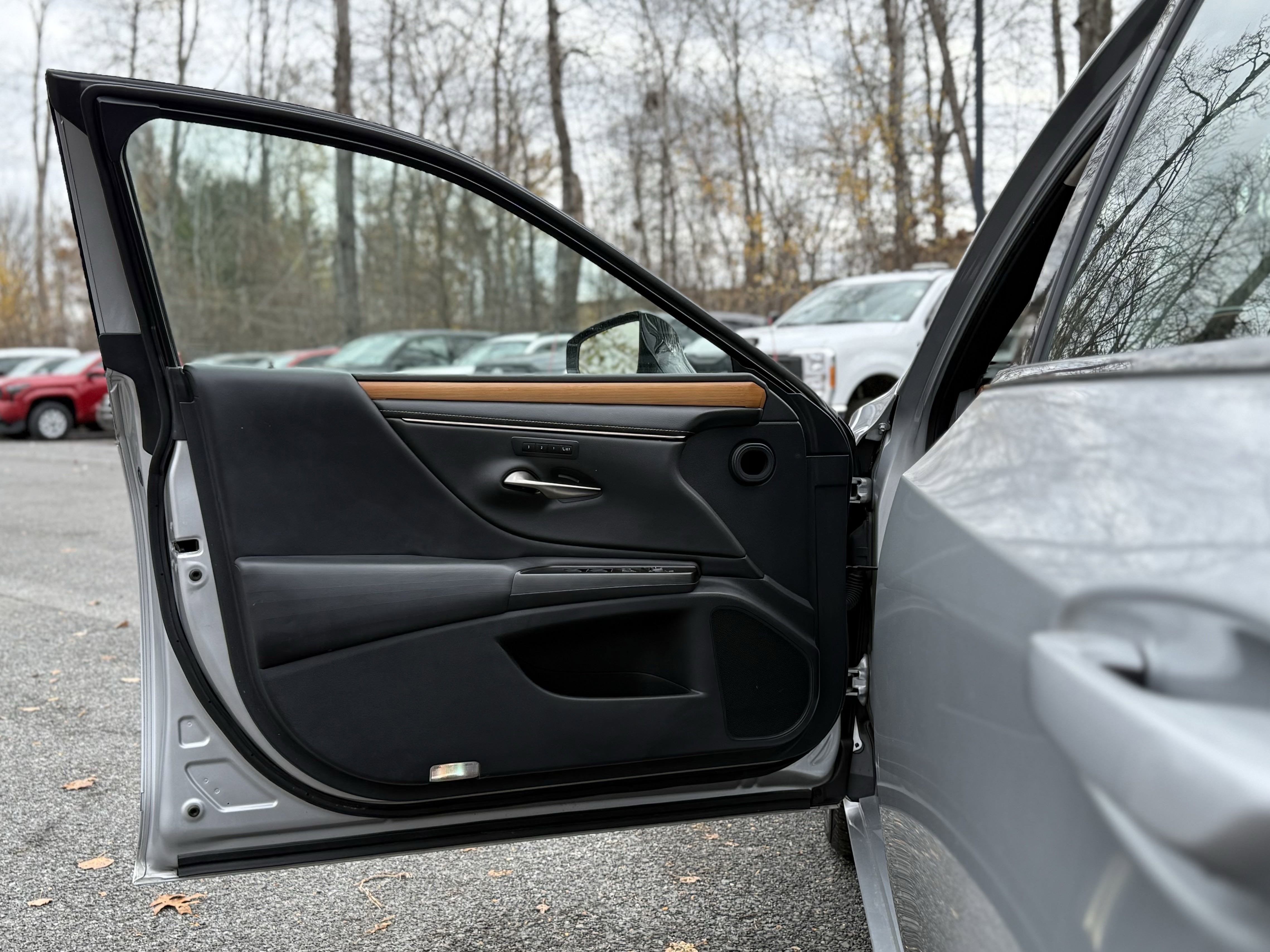 Used 2019 Lexus ES 350 Luxury image 25