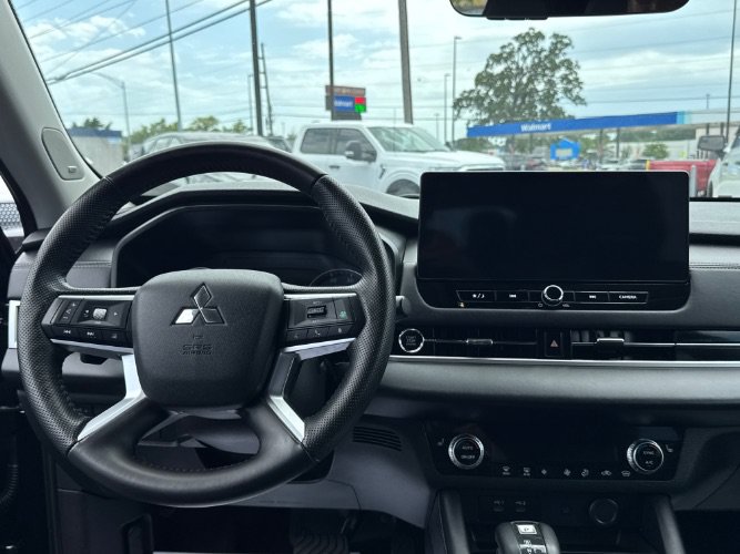 Used 2025 Mitsubishi Outlander SE AWD/4WD image 14
