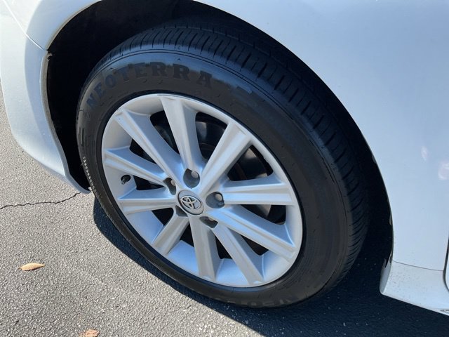 Used 2014 Toyota Camry XLE w/ Leather Package FWD image 11