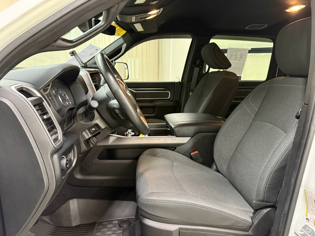 Used 2020 RAM 2500 Big Horn w/ Night Edition AWD/4WD image 28